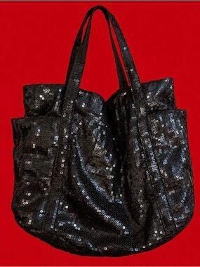 ✨ THE GAP Black Sequin Tote ✨
Hollywood Glamour Meets Everyday Practicality